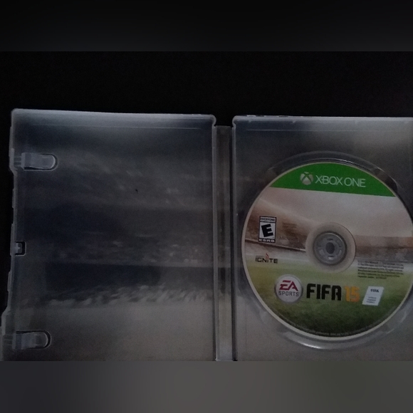 FIFA 16 xbox1 game - Picture 3 of 4